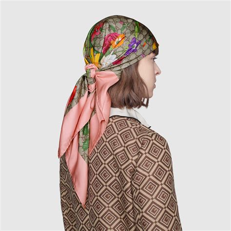 Gucci Foulard in seta e cotone con stampa GG floreale